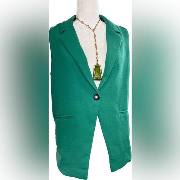 RIm Soho Green Geometric Stone
Pendant Necklace 17” L Adjustable - Picture 15 of 17